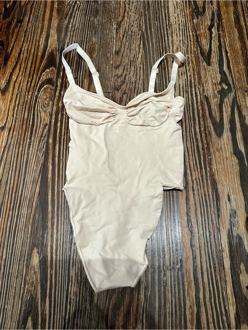 SKIMS NWOT Light Beige Seamless Sculpting Thong Bodysuit size medium